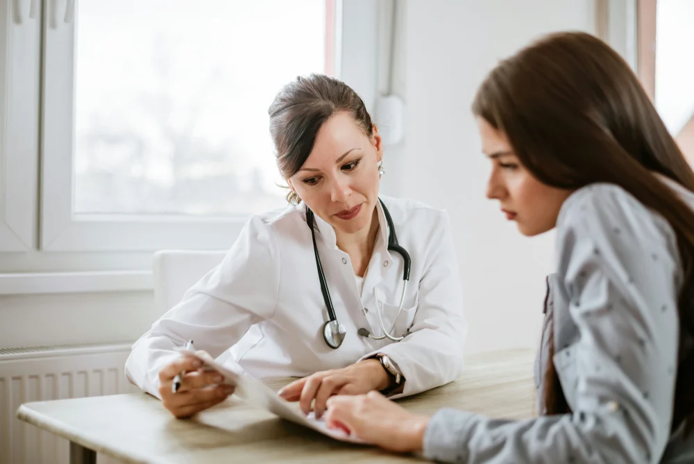 Doctor meeting with a patient to discuss fentanyl detox Georgia services.