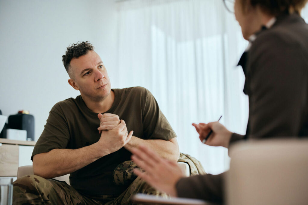 therapist explains the difference between alcoholism and alcohol abuse