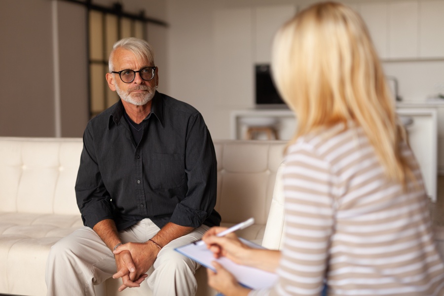 woman learning the difference between OxyContin and oxycodone use