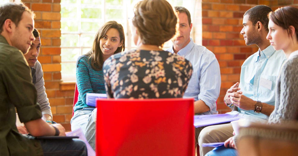 therapist guiding patients in detox session in Atlanta, Georgia