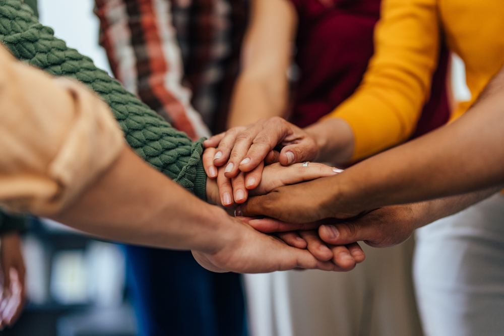 group session working together to overcome meth addiction recovery