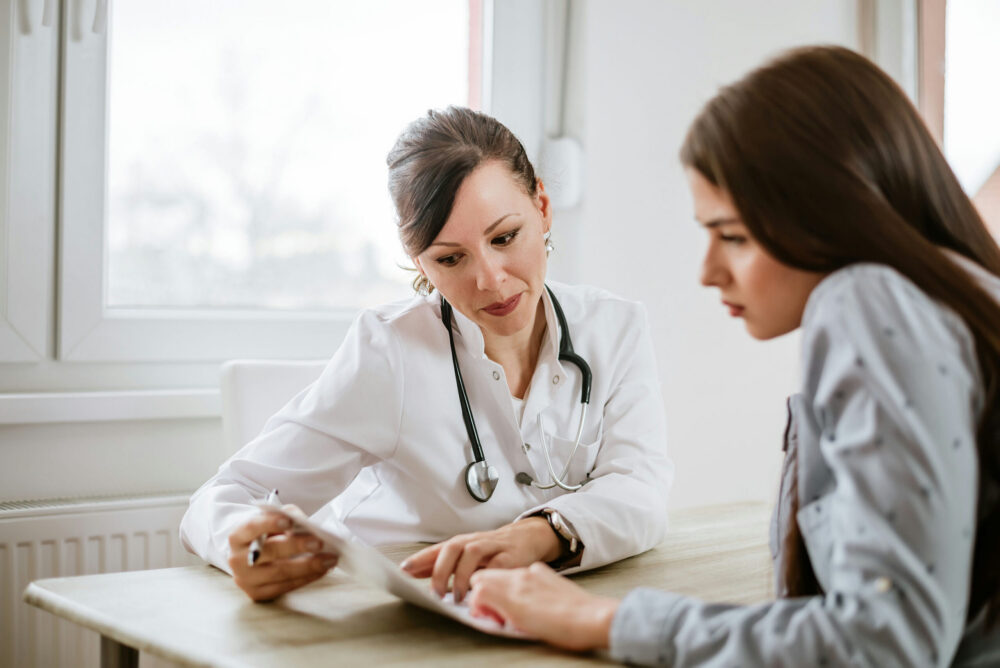 Doctor meeting with a patient to discuss fentanyl detox Georgia services.